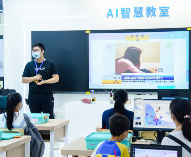 人工智能同享教育的蓝图正铺成更多孩子可感可及的生长通途 人工智能同享教育的蓝图正铺成更多孩子可感可及的生长通途