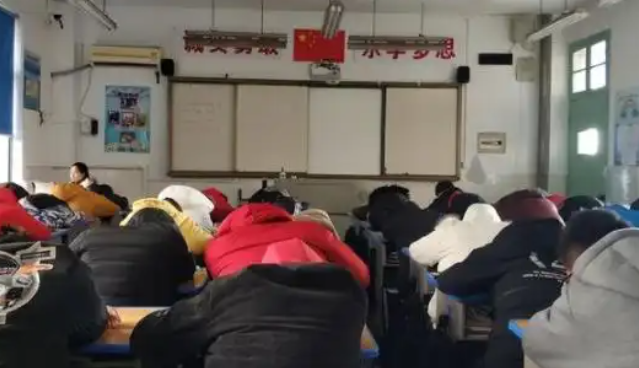 不想趁波逐浪向往着大学校园门这类学生有上进心 不想趁波逐浪向往着大学校园门这类学生有上进心