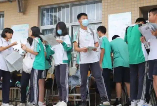 家长都希望孩子能顺畅度过学生时代墨守成规地学习升学 家长都希望孩子能顺畅度过学生时代墨守成规地学习升学